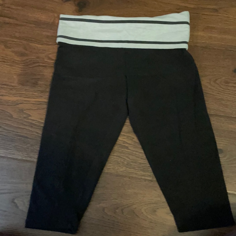 Victoria Secret PINK Capri Yoga Pants